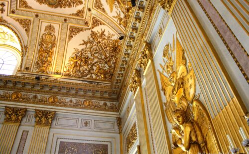 reggia di caserta sala del trono dettaglio parete e soffitto stile impero