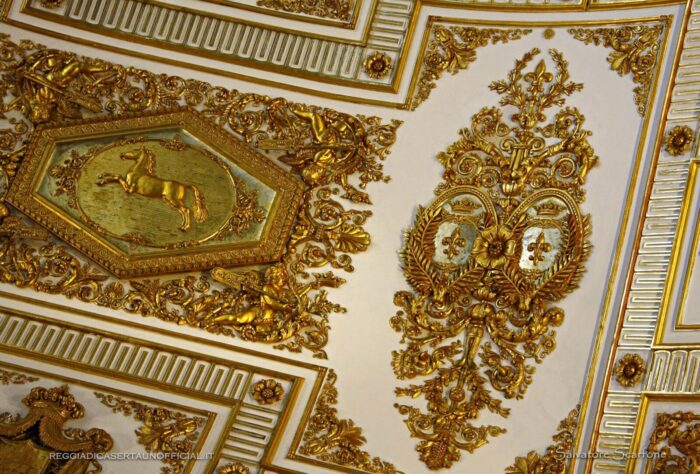 Reggia di Caserta sala del trono dettaglio soffitto stile impero