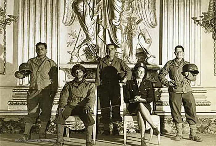 reggia di caserta sala del trono foto vintage seconda guerra mondiale