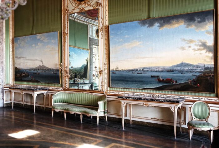 Reggia di Caserta Anticamera detta sala della primavera - arredi