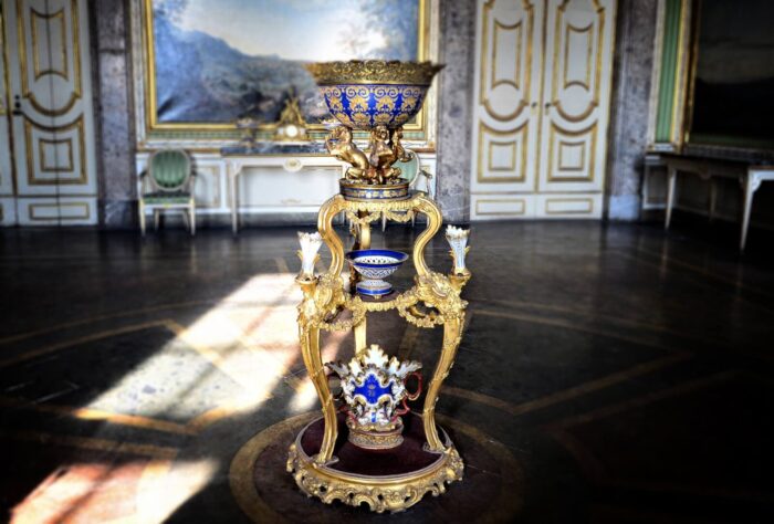 Reggia di Caserta Anticamera detta sala della primavera - fioriera