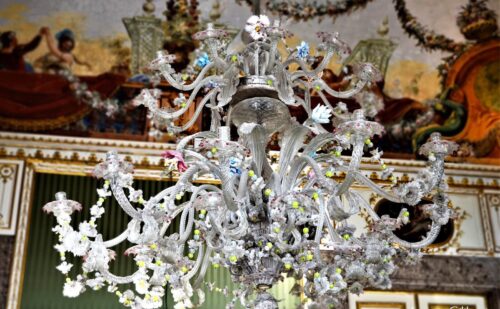 lampadario della Reggia di Caserta nell'Anticamera detta sala della primavera - (ENG: chandelier of the palace of caserta in the antechamber known as the spring room)