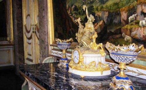 Reggia di Caserta Anticamera detta sala della primavera - orologio