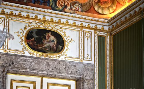 Reggia di Caserta Anticamera detta sala della primavera - sopraporta boiserie