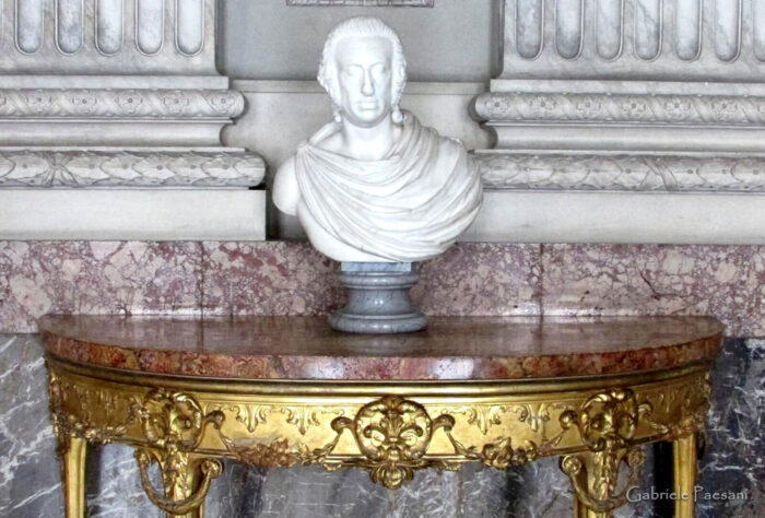 Reggia Di Caserta Sala Delle Guardie Console Busto Re Ferdinando IV Canova Scultura, Reggia di Caserta Unofficial