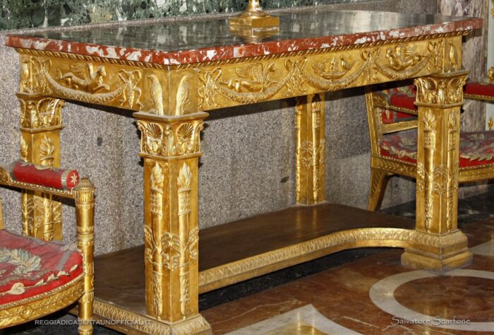 Reggia di Caserta - sala di alessandro anticamera per i non titolati tavolo console impero dorata