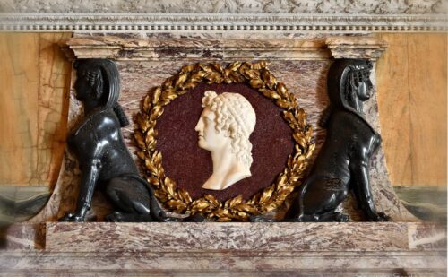 Reggia di Caserta - sala di alessandro - caminetto dettaglio