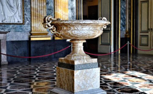 Reggia di Caserta - sala di marte - arredi tazza