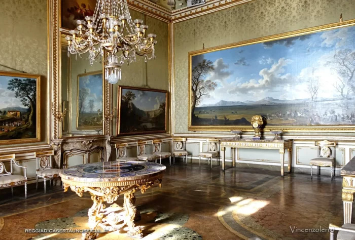 Reggia di Caserta sala dove si spoglia il re sala dell'inverno 2 - King's dressing room winter room hall of winter
