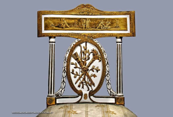 Reggia di Caserta sala dove si spoglia il re sala dell inverno sedia dettaglio