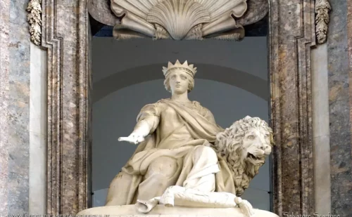 Reggia di Caserta scalone d'onore statua maestà regia