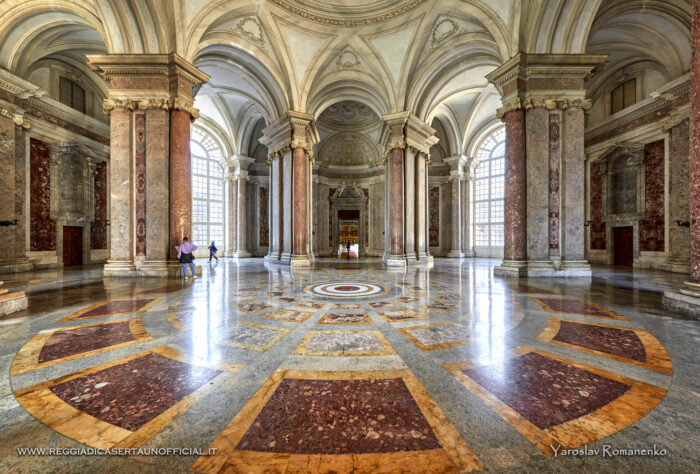 Reggia di Caserta scalone d onore vestibolo superiore vista generale