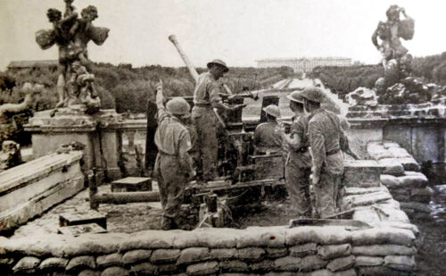 reggia di caserta seconda guerra mondiale soldati sulla fontana di eolo