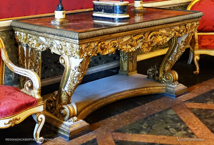 Reggia di Caserta stanza da letto di gioacchino joachim murat arredi console