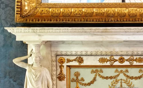 Reggia di Caserta stanza da letto di re francesco ii arredi caminetto dettaglio