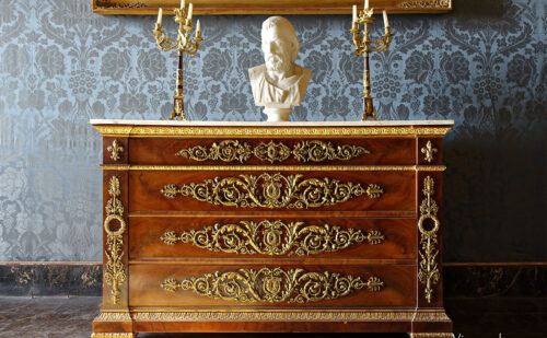 reggia di caserta stanza da letto di re francesco ii arredi mobili comò commode stile impero bronzi dorati mogano