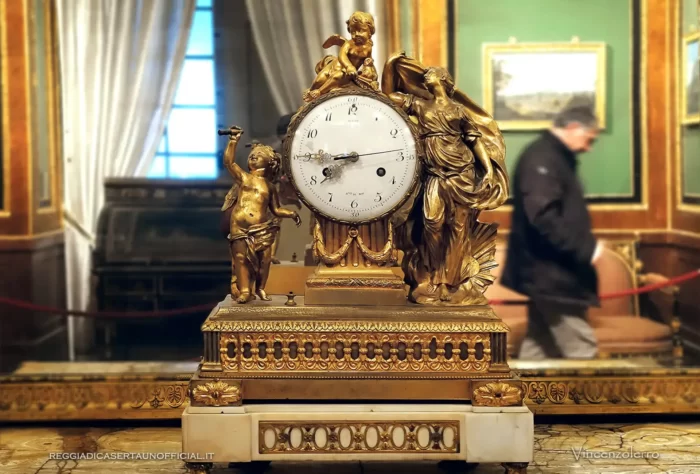 Reggia di Caserta studio del re ferdinando ii orologio