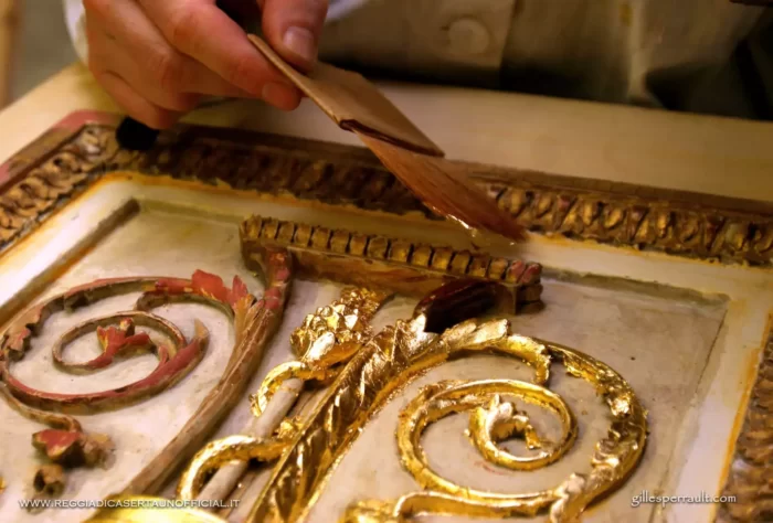Reggia di Caserta tecniche doratura a foglia oro - (ENG: gold leaf gilding technique )