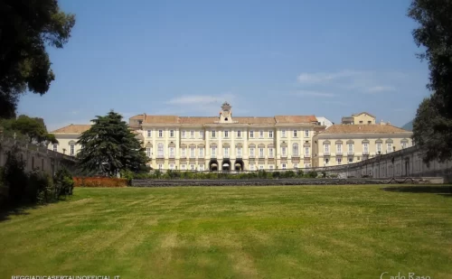 Reggia di Caserta villa portici esterno 1