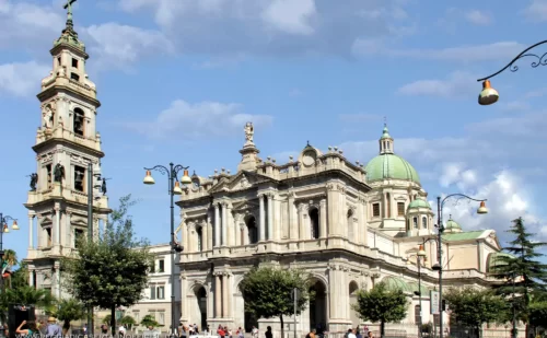 santuario della madonna di pompei - esterno con facciata e campanile