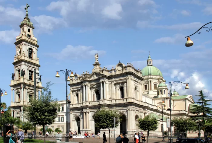 santuario della madonna di pompei - esterno con facciata e campanile