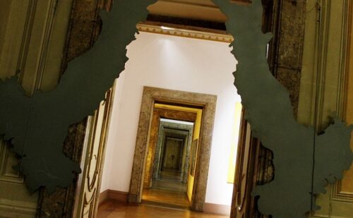 Luciano Fabro “Italia Porta”